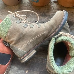 8.5 L.L.Bean Brown Suede Boots